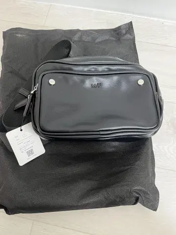 블랙 지퍼 파우치