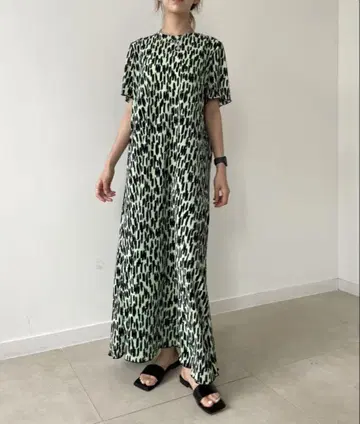Didot.showroom 올 패턴 플리츠 롱 원피스