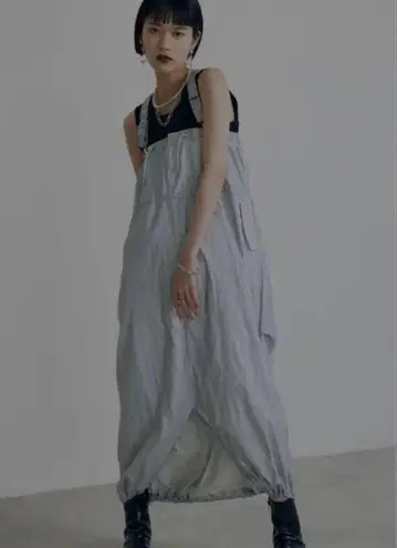 다양한 스타일의 서스펜더 스커트