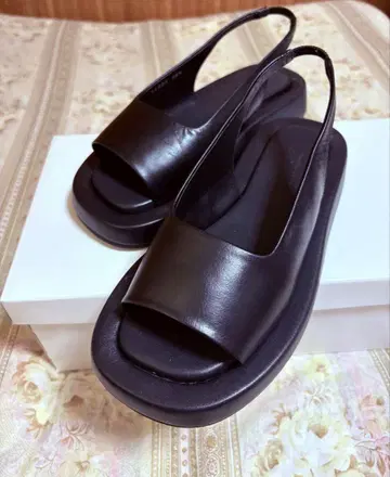UNITED ARROWS MARW 블랙 통굽 슬링백 샌들