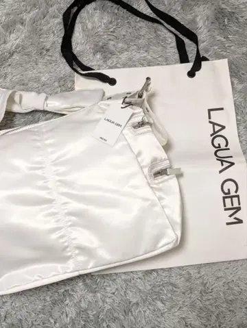 가격 인하 중! 새상품 LAGUAGEM 새틴 숄더백