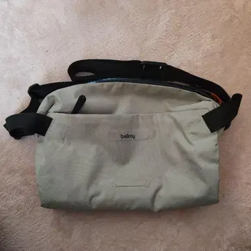 Bellroy 경량 크로스 바디 백