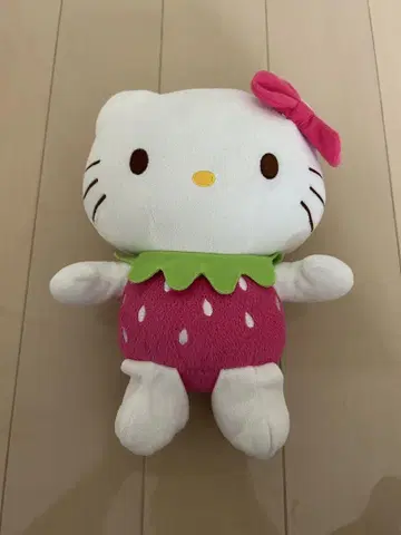 헬로키티 딸기 코스튬 봉제 인형