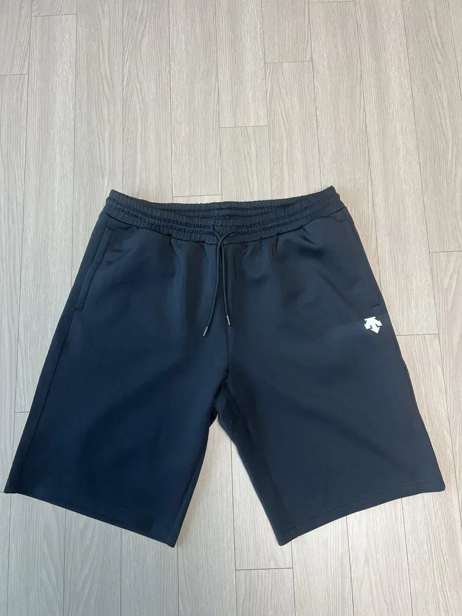Descente Shorts XL (Black)