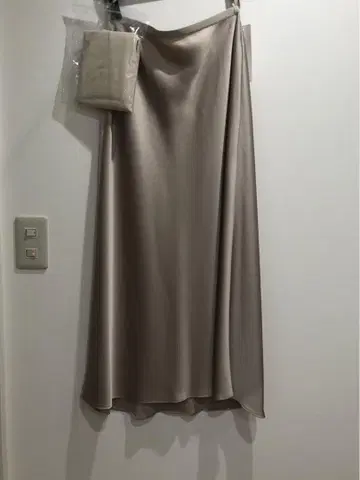 새상품 유니클로 새틴 스커트 스커트 S 사이즈 UNIQLO 새틴