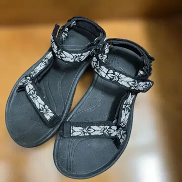 TEVA 블랙 스포츠 샌들