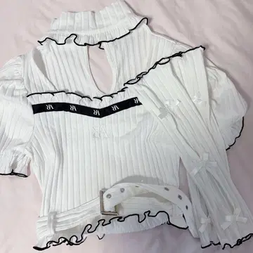 앙크루즈 모노그램 고딕 TOPS 화이트