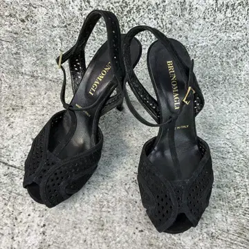 브루노 마리 펌프스 블랙 스웨이드 오픈토