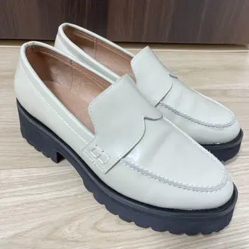 새상품급! ALL BLACK 소가죽 코인 로퍼 통굽 37 (23.5cm)