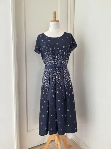LAURA ASHLEY 로라 애슐리 네이비 꽃무늬 롱 원피스 반팔