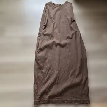 emmi atelier 슬리브리스 롱 원피스 브라운