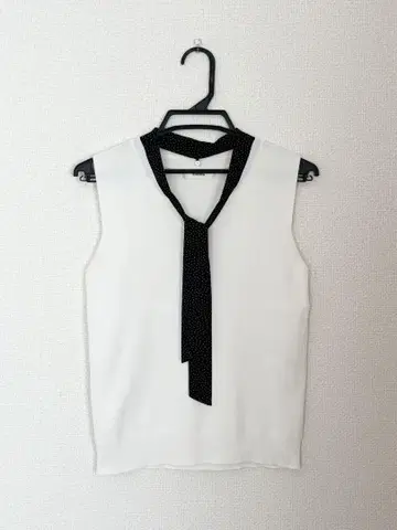 Andemiu 화이트 슬리브리스 리본 타이 탑