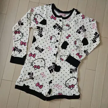 HELLO KITTY 산리오 키티 긴팔 잠옷 룸웨어 파자마