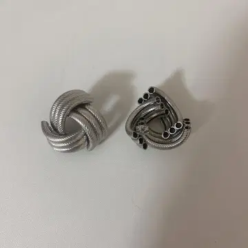 실버 트위스트 디자인 귀걸이
