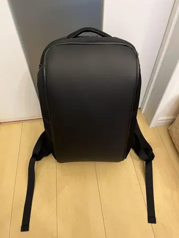 USB 포트 포함 블랙 비즈니스 백팩