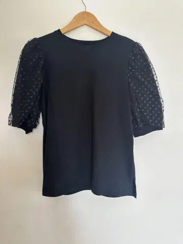 MUVEIL 폼폼 포함 쉬폰 소매 티셔츠