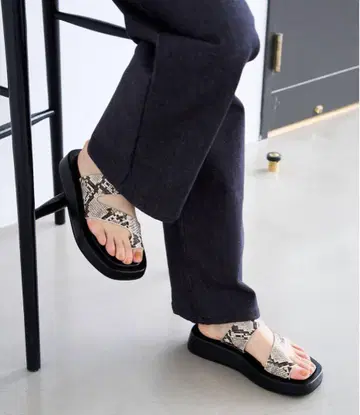 LE TALON 가죽 아지메 샌들