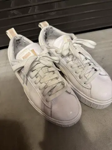 Puma 화이트 스니커즈 사용감 있음