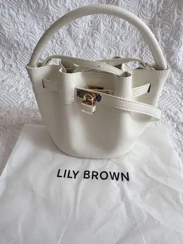 LILY BROWN 화이트 숄더백
