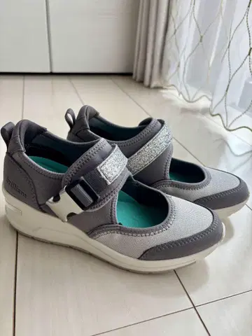 호킨스 스니커즈 신발 브릴리언트 실버 22.5cm