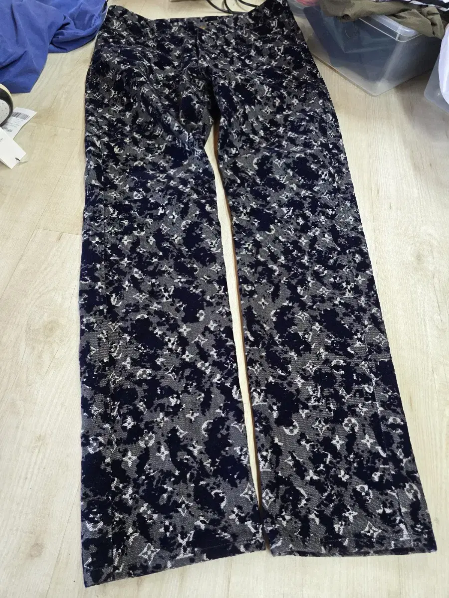 [34] Louis Vuitton Monogram Flock Seasonal Denim Jeans