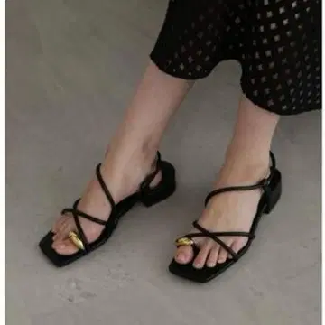 질스튜어트 블랙 스트랩 샌들 플립플랍 23.5cm