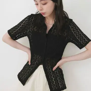 리안 플라워 레이스 반팔 피케 셔츠