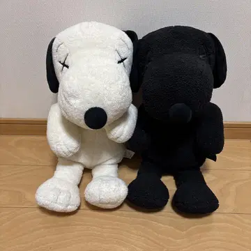 kaws 유니클로 스누피(대) 화이트 블랙 세트