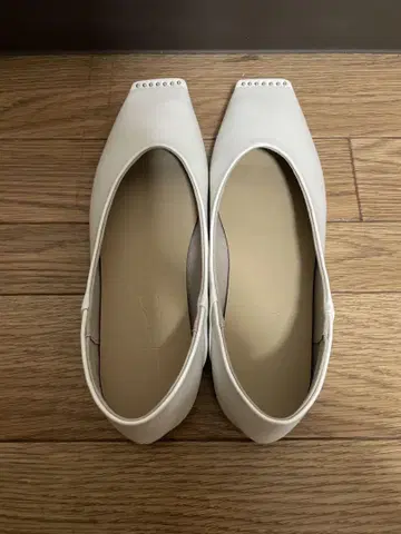 루타론 플랫슈즈 24cm