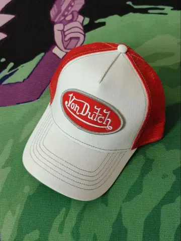 VonDutch 레드 화이트 레드 로고 스냅백 트래커 모자