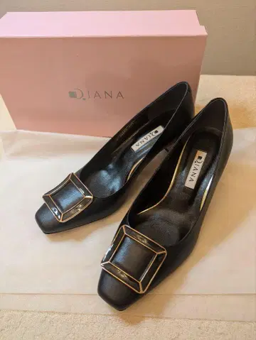 DIANA 블랙 펌프스 금속 버클