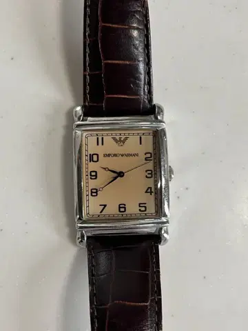 Emporio Armani 사각형 가죽 스트랩 시계