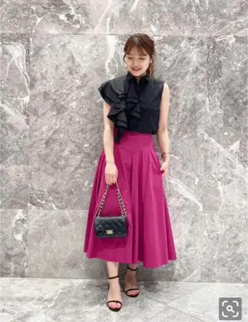LOULOU WILLOUGHBY 루루윌비 아지메 턱 플레어 스커트
