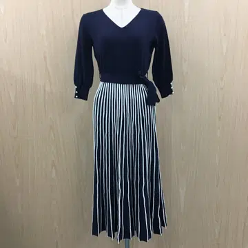 새상품 세존드파피용 V넥 롱 원피스 F0623C05