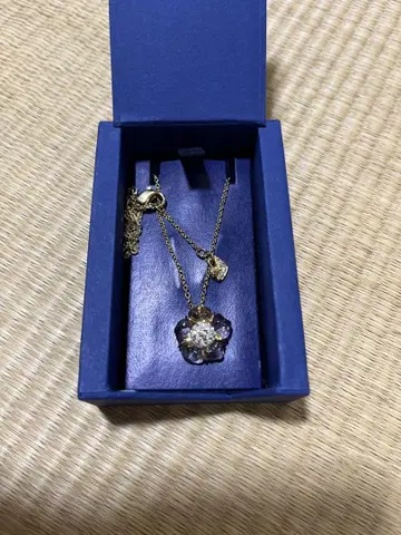 스와로브스키 꽃 모티브 목걸이