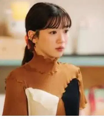 나가노 메이 착용 kotoha yokozawa 플리츠 상의
