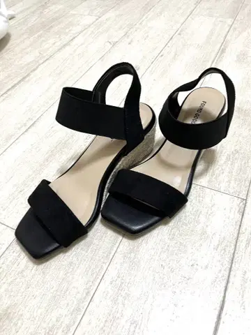 FOUND GOOD 블랙 스트랩 샌들