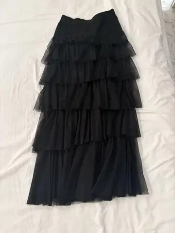 코코딜 프릴이 달린 블랙 롱 스커트 S 사이즈