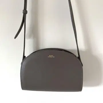 아페쎄 숄더백 하프문