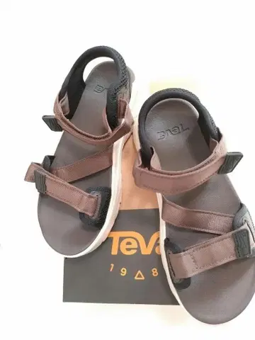 택 포함 새상품 IENA Teva/테바 별주 ZYMIC 샌들 23