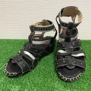 Hanes 가죽 퀼팅 꽃무늬 스트랩 하이힐 샌들