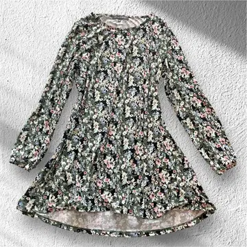LAURA ASHLEY [세탁 가능] 플로럴 플레어 풀오버 2023