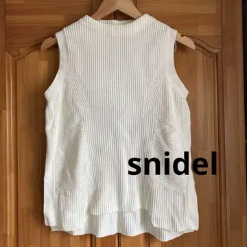 snidel 화이트 슬리브리스 니트