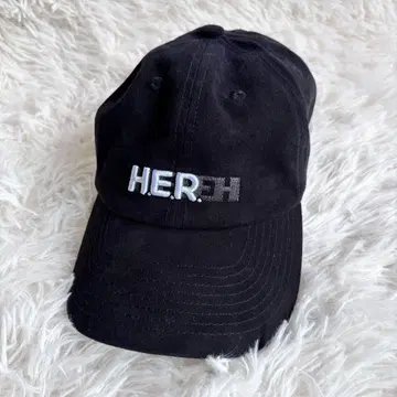 IU H.E.R. 캡 블랙