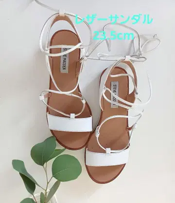화이트 레이스업 샌들