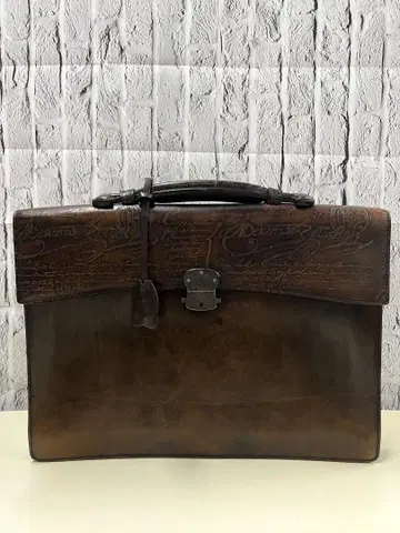 벨루티 에크리토와르 캘리그래피 브리프 케이스