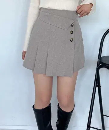 베이지 플리츠 스커트