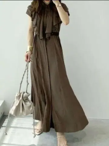 브라운 프릴 슬리브리스 롱 원피스