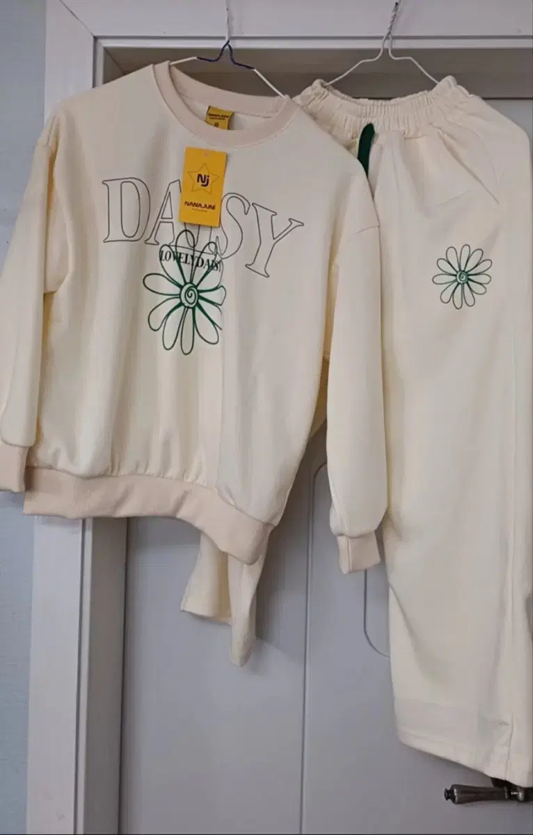 Daisy Cream Color Chuu-ning Top and Bottom Set, Ages 9-10
