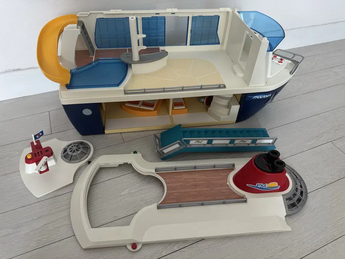 Discontinued) Playmobil Family Fun 6978 Cruise Ship PLAYMOBI